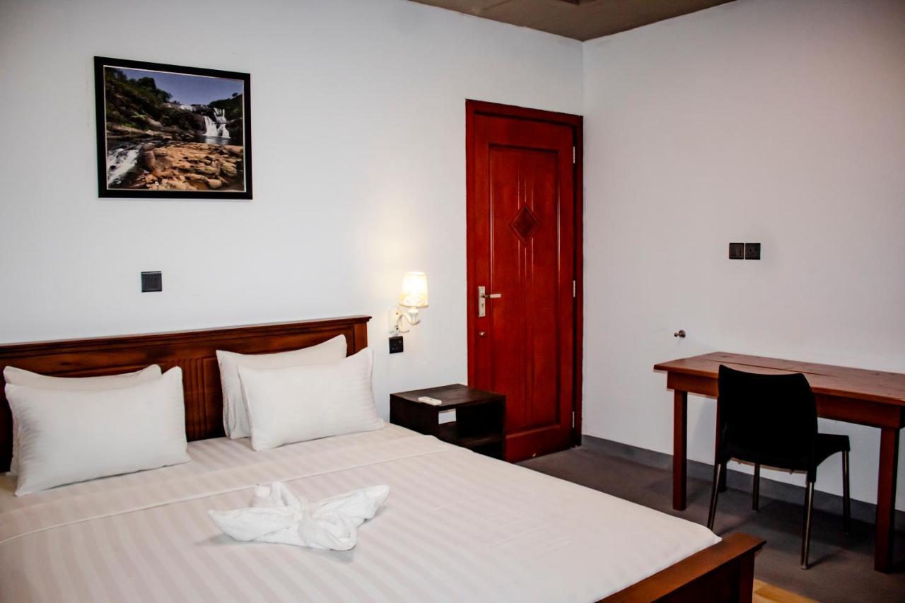 Surf & Party Weligama Hostel Ngoại thất bức ảnh