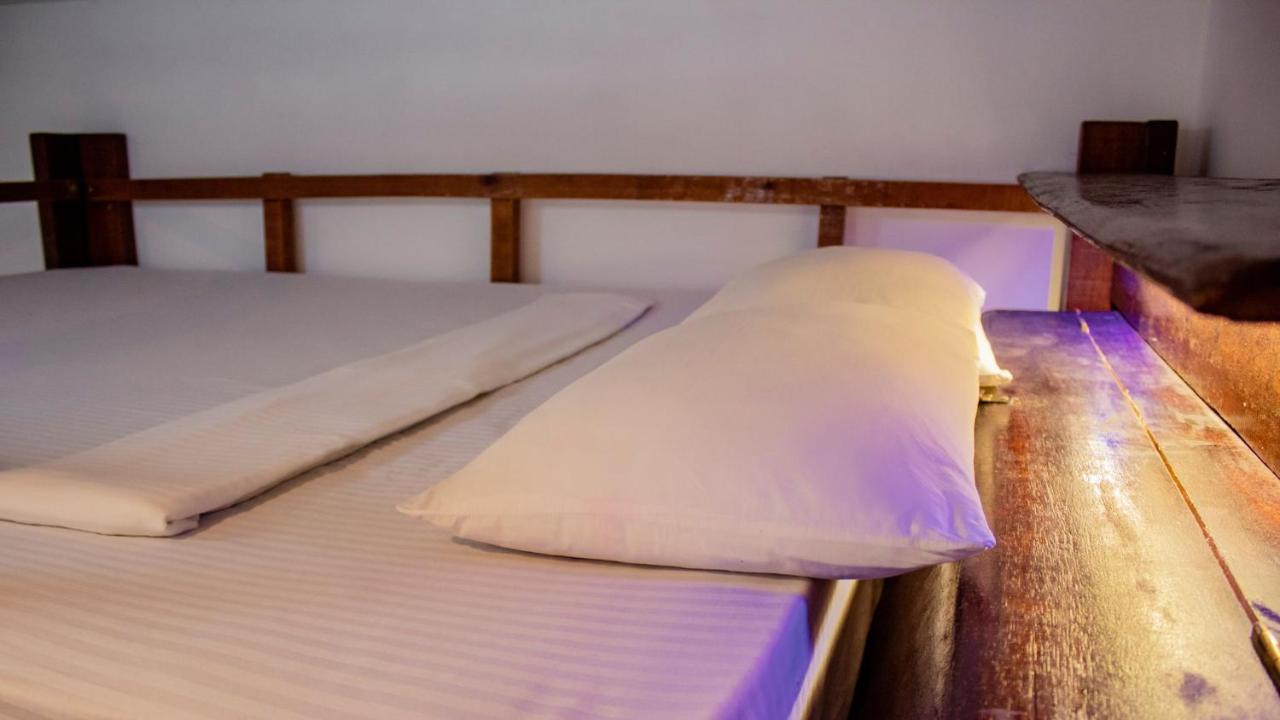Surf & Party Weligama Hostel Ngoại thất bức ảnh