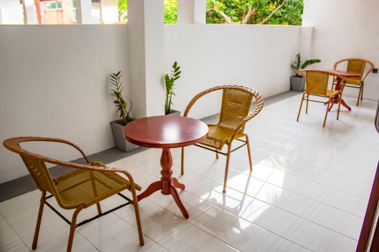 Surf & Party Weligama Hostel Ngoại thất bức ảnh