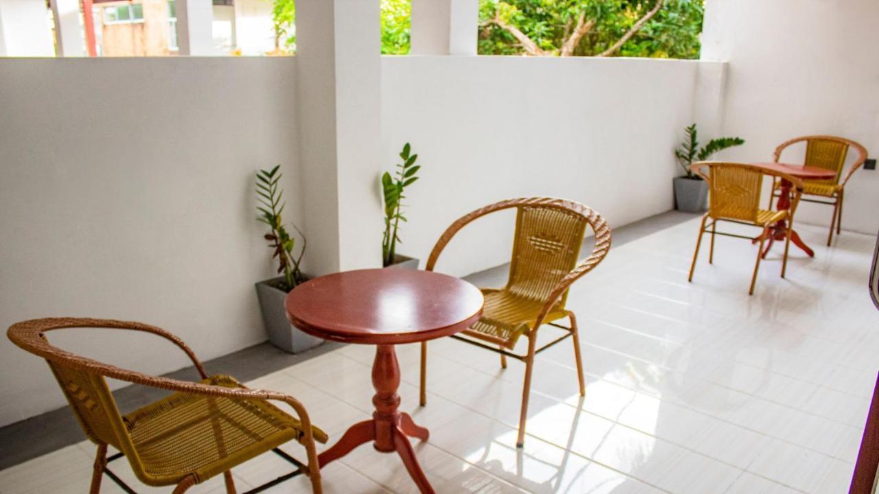 Surf & Party Weligama Hostel Ngoại thất bức ảnh