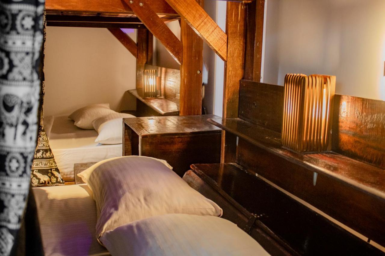 Surf & Party Weligama Hostel Ngoại thất bức ảnh