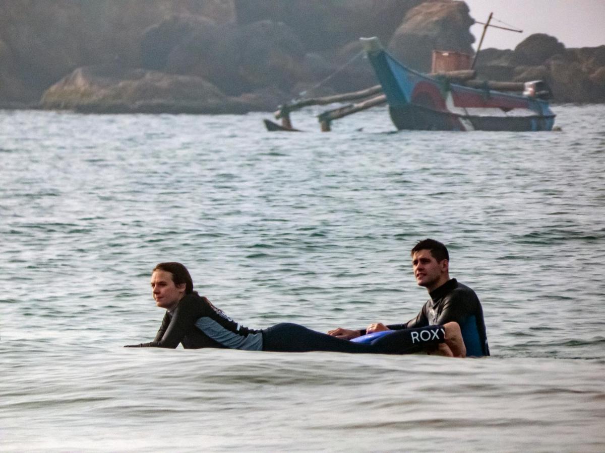 Surf & Party Weligama Hostel Ngoại thất bức ảnh