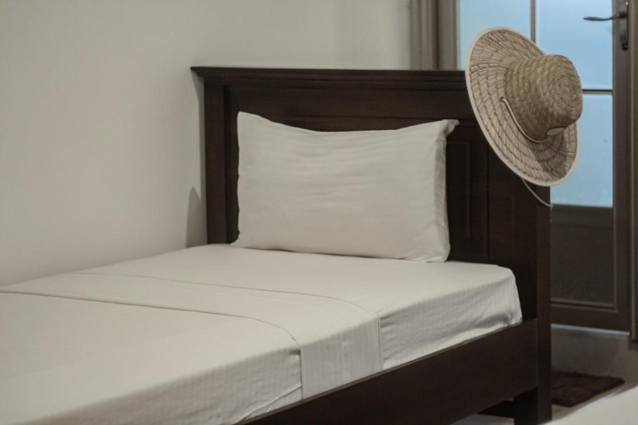 Surf & Party Weligama Hostel Ngoại thất bức ảnh