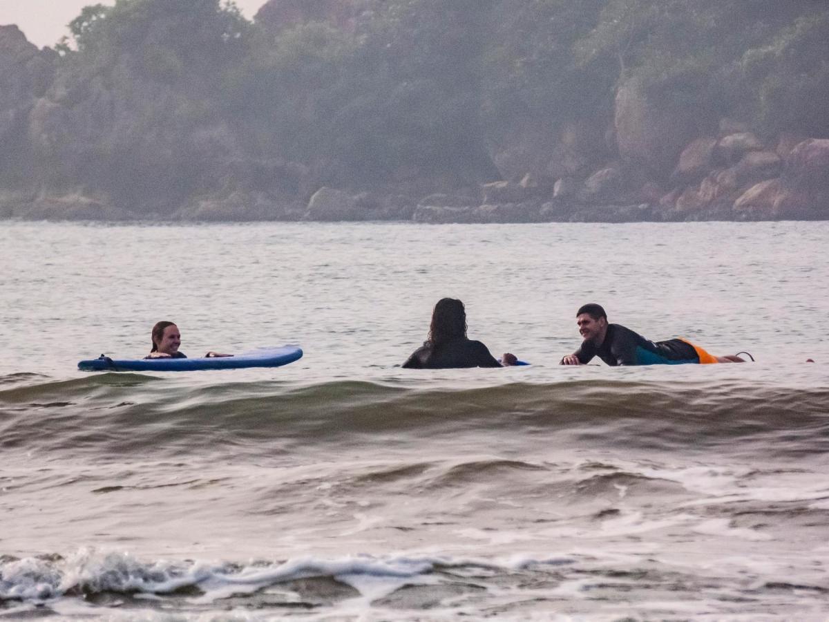 Surf & Party Weligama Hostel Ngoại thất bức ảnh