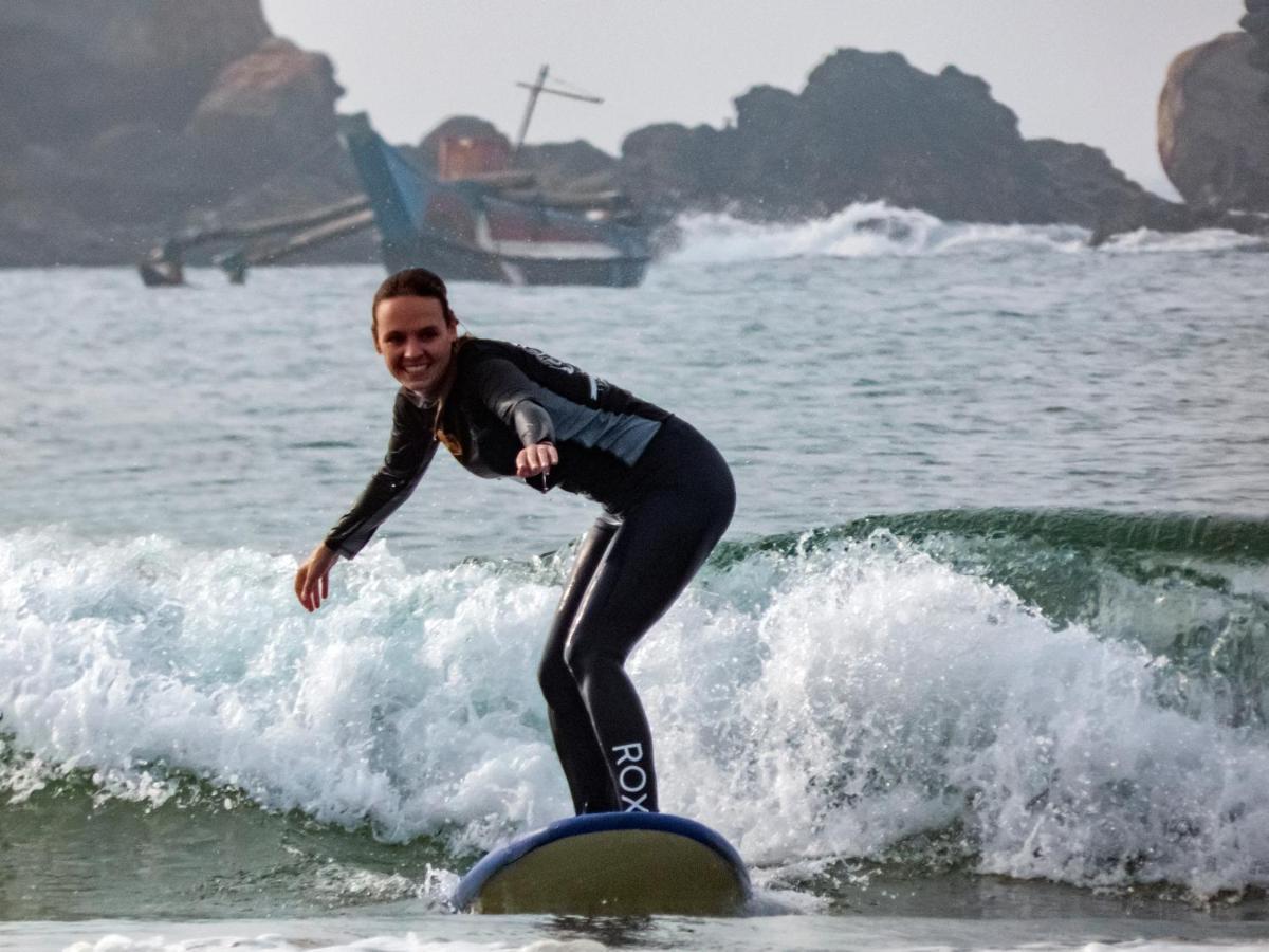 Surf & Party Weligama Hostel Ngoại thất bức ảnh