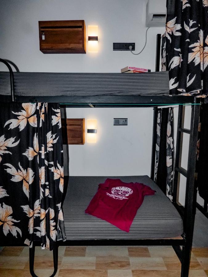 Surf & Party Weligama Hostel Ngoại thất bức ảnh