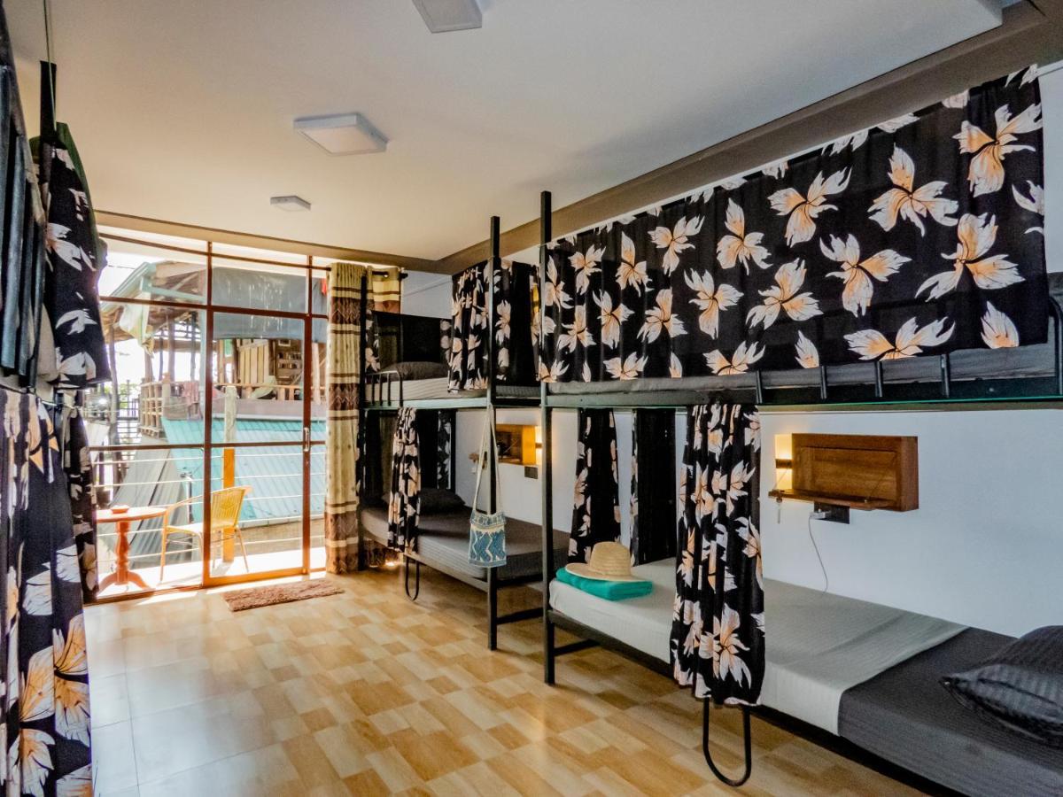 Surf & Party Weligama Hostel Ngoại thất bức ảnh