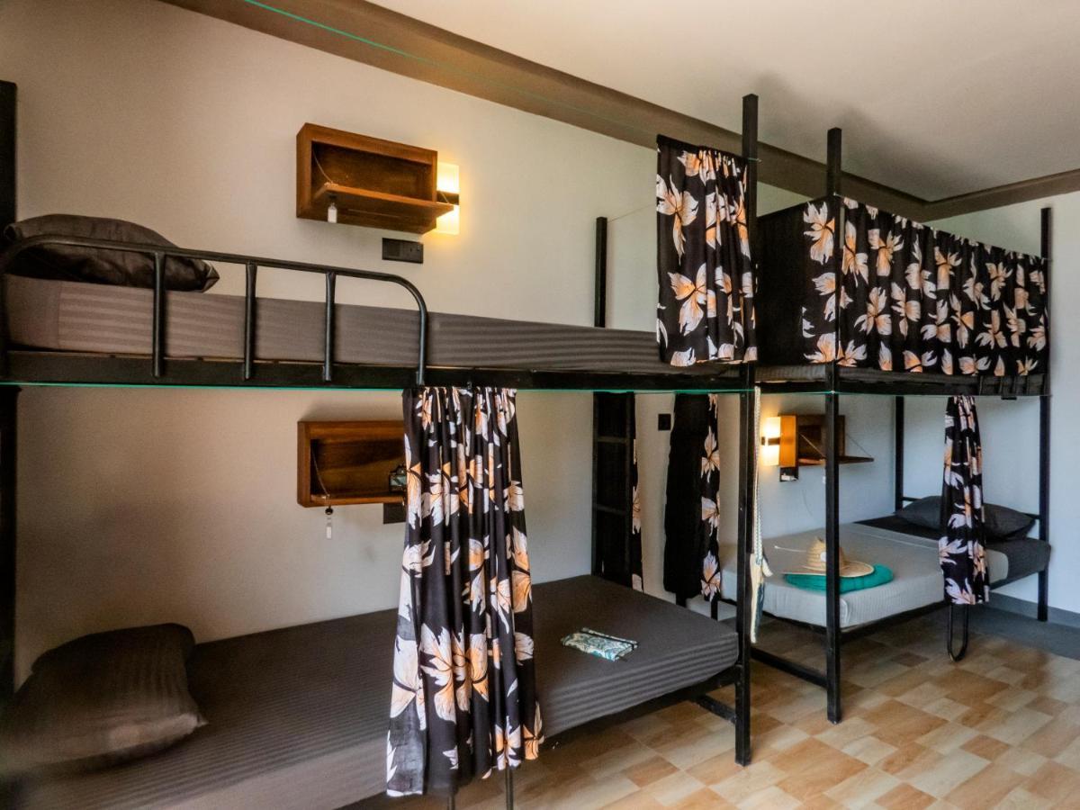 Surf & Party Weligama Hostel Ngoại thất bức ảnh