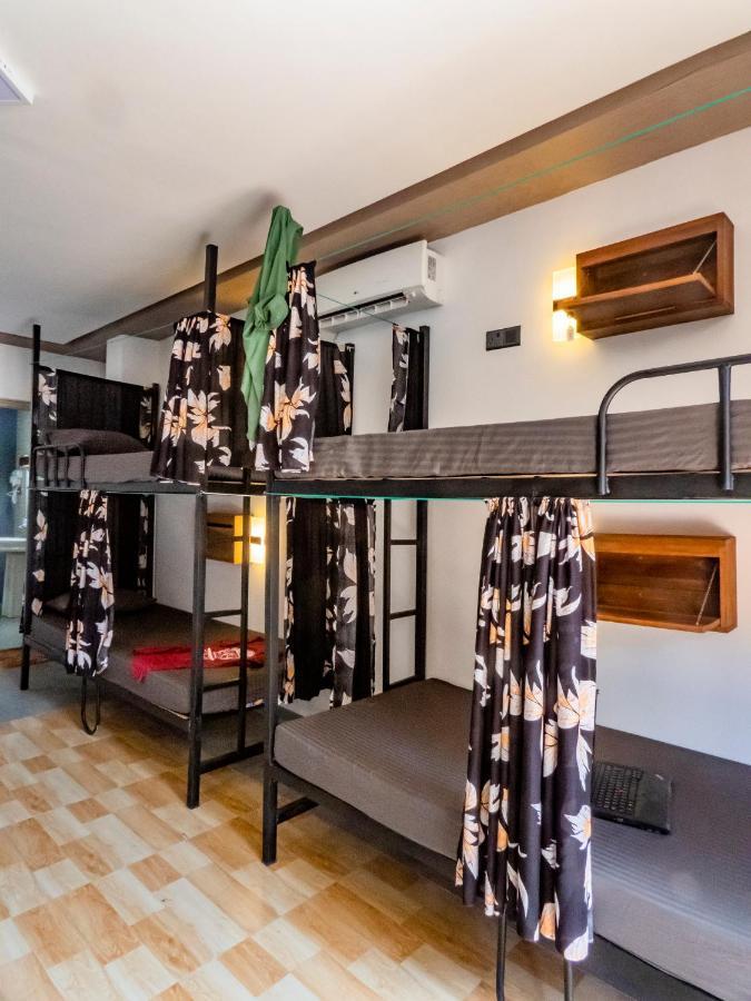 Surf & Party Weligama Hostel Ngoại thất bức ảnh