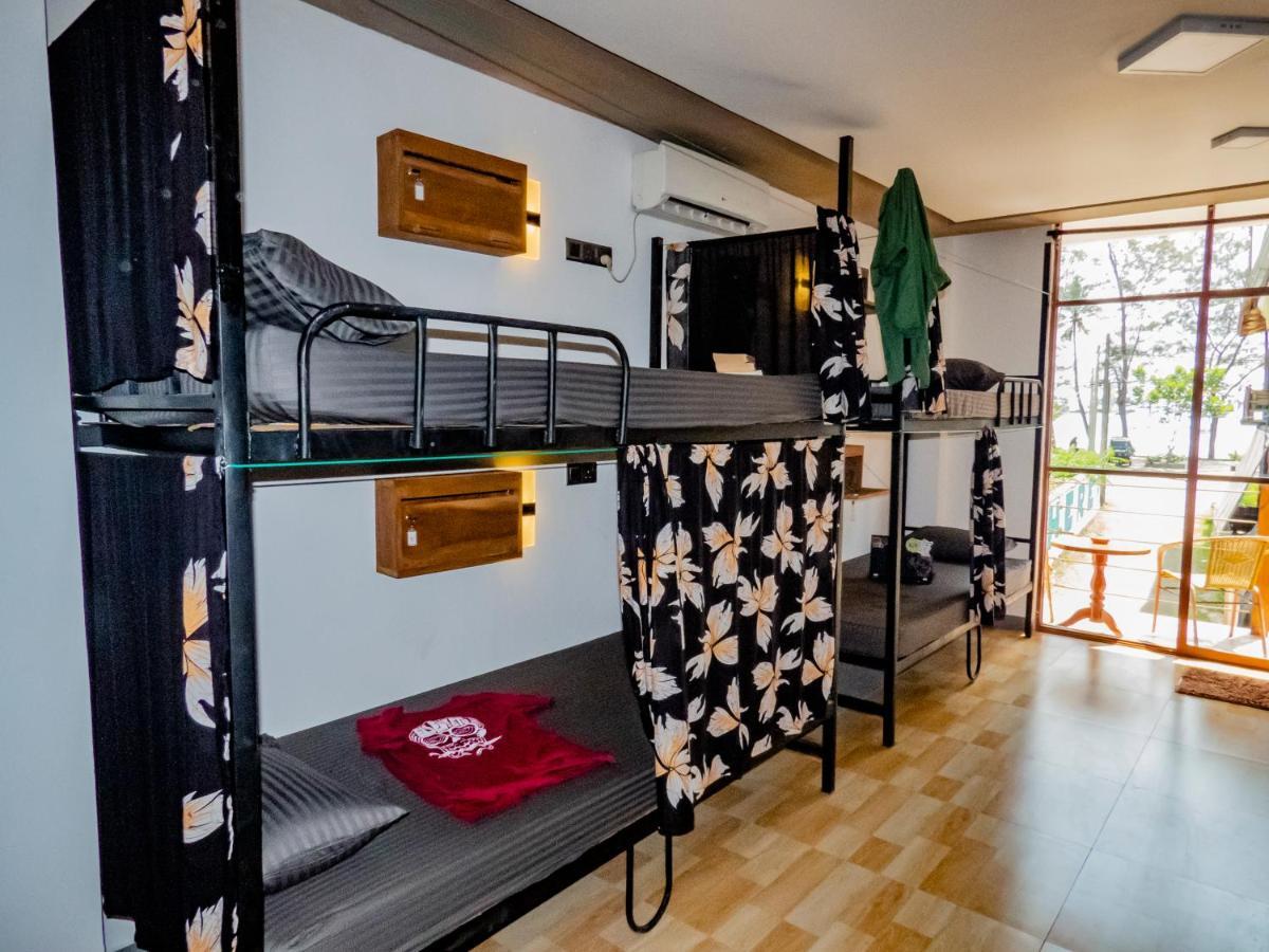 Surf & Party Weligama Hostel Ngoại thất bức ảnh