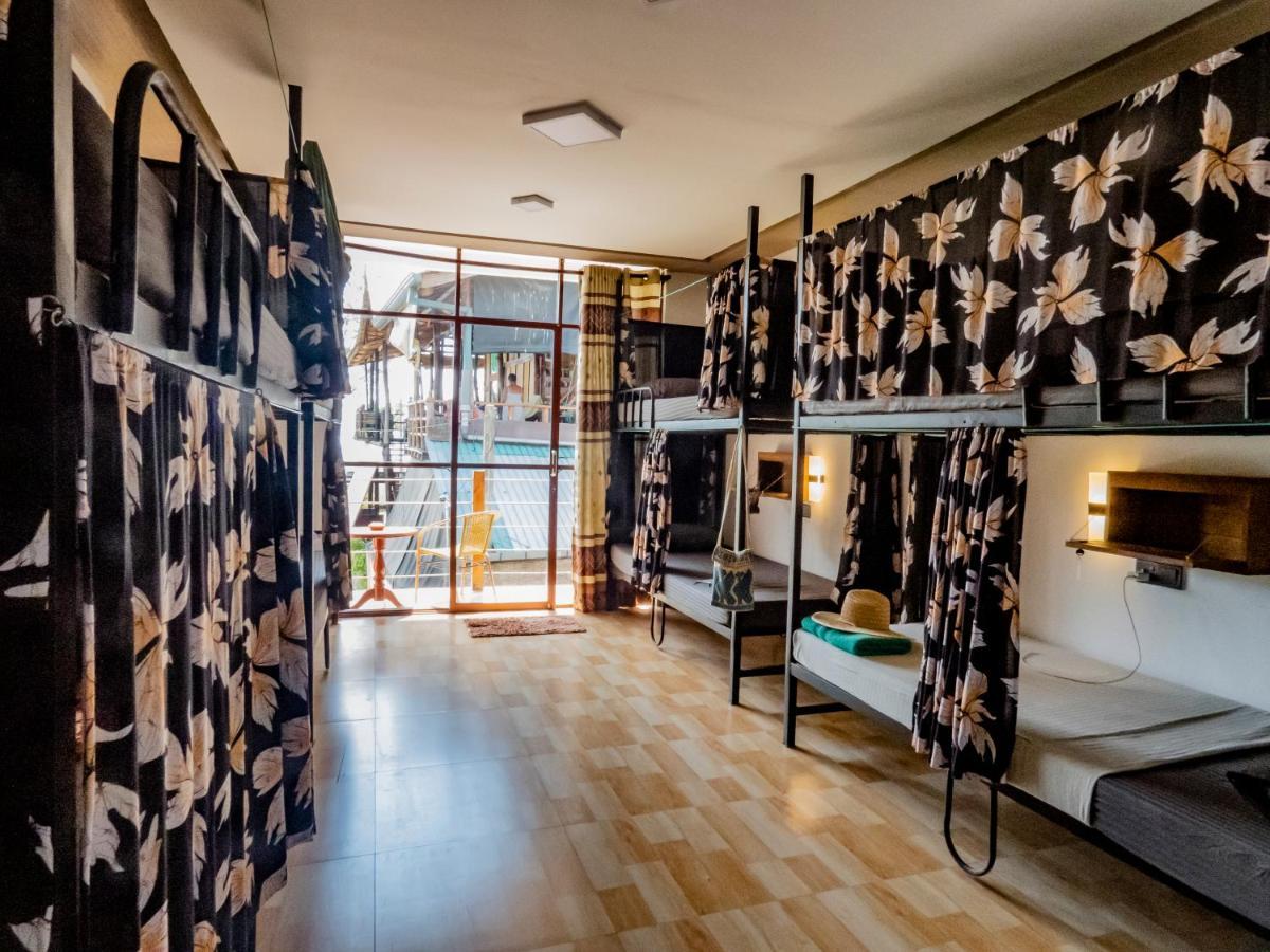 Surf & Party Weligama Hostel Ngoại thất bức ảnh